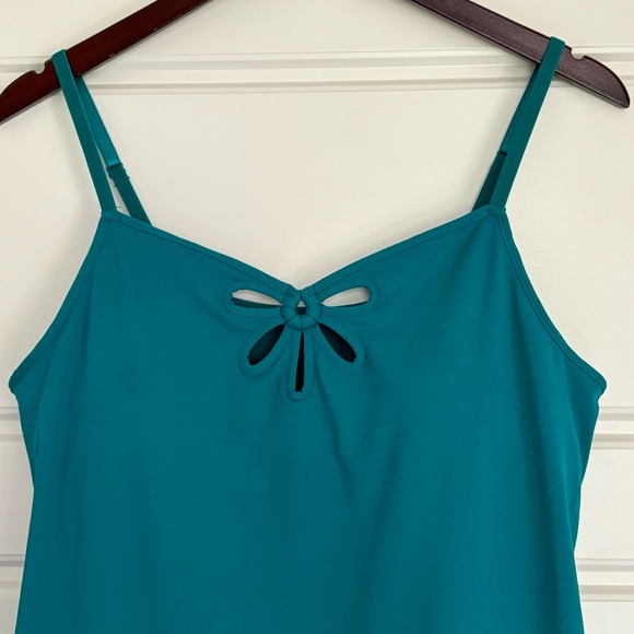 • [Fabletics] Cutout Cami • - Picture 2 of 8